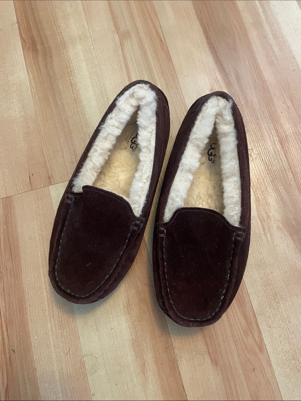 UGG slippers size 4